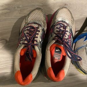 Brooks running sneaker size 8.5